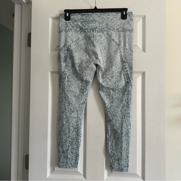 Size 12 Lululemon Invigorate High-Rise Tight Leggings Blue Grey Print Pockets - Picture 3 of 5